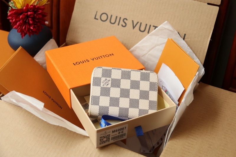 LV Wallets 106